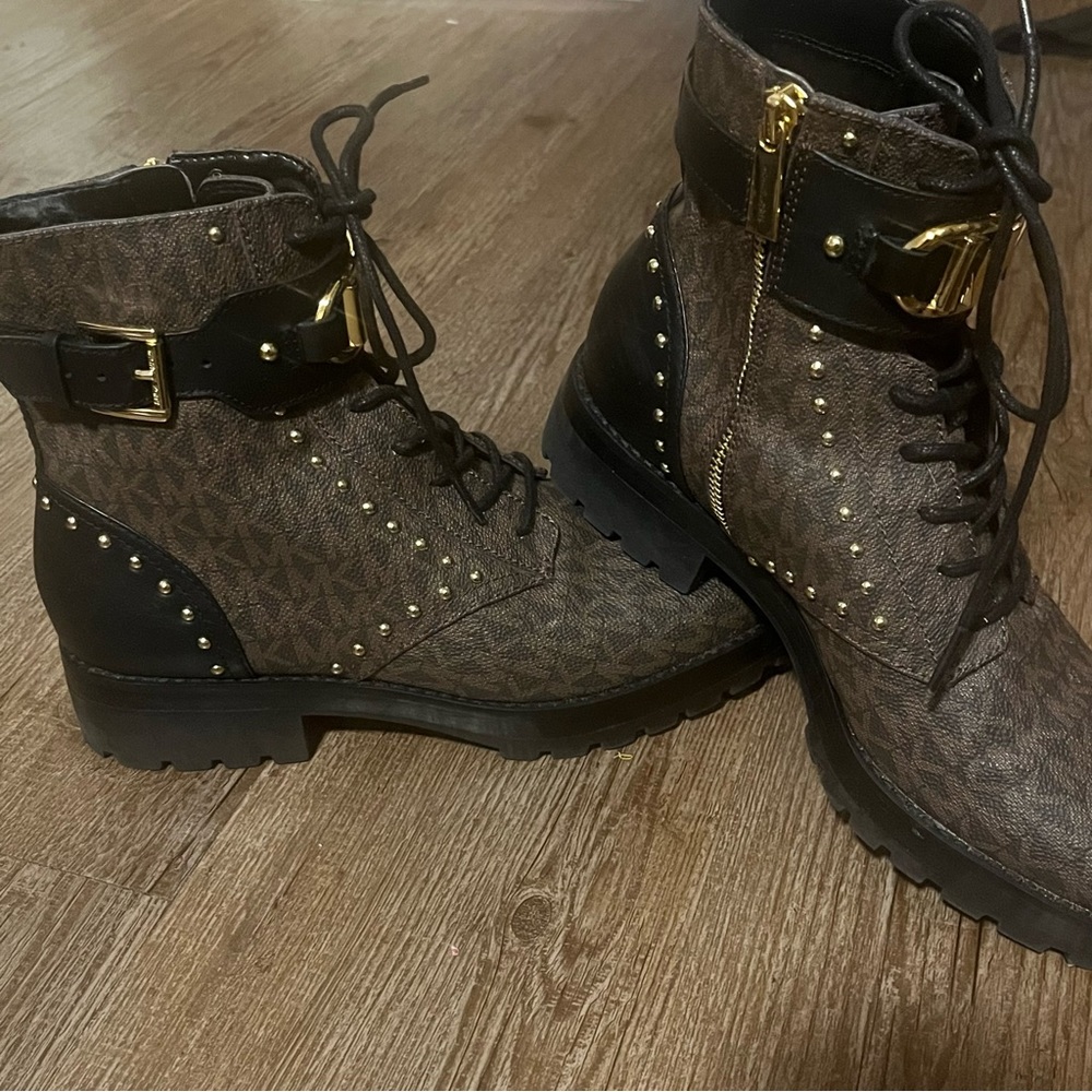 Very nice hard leather MK monogram boots